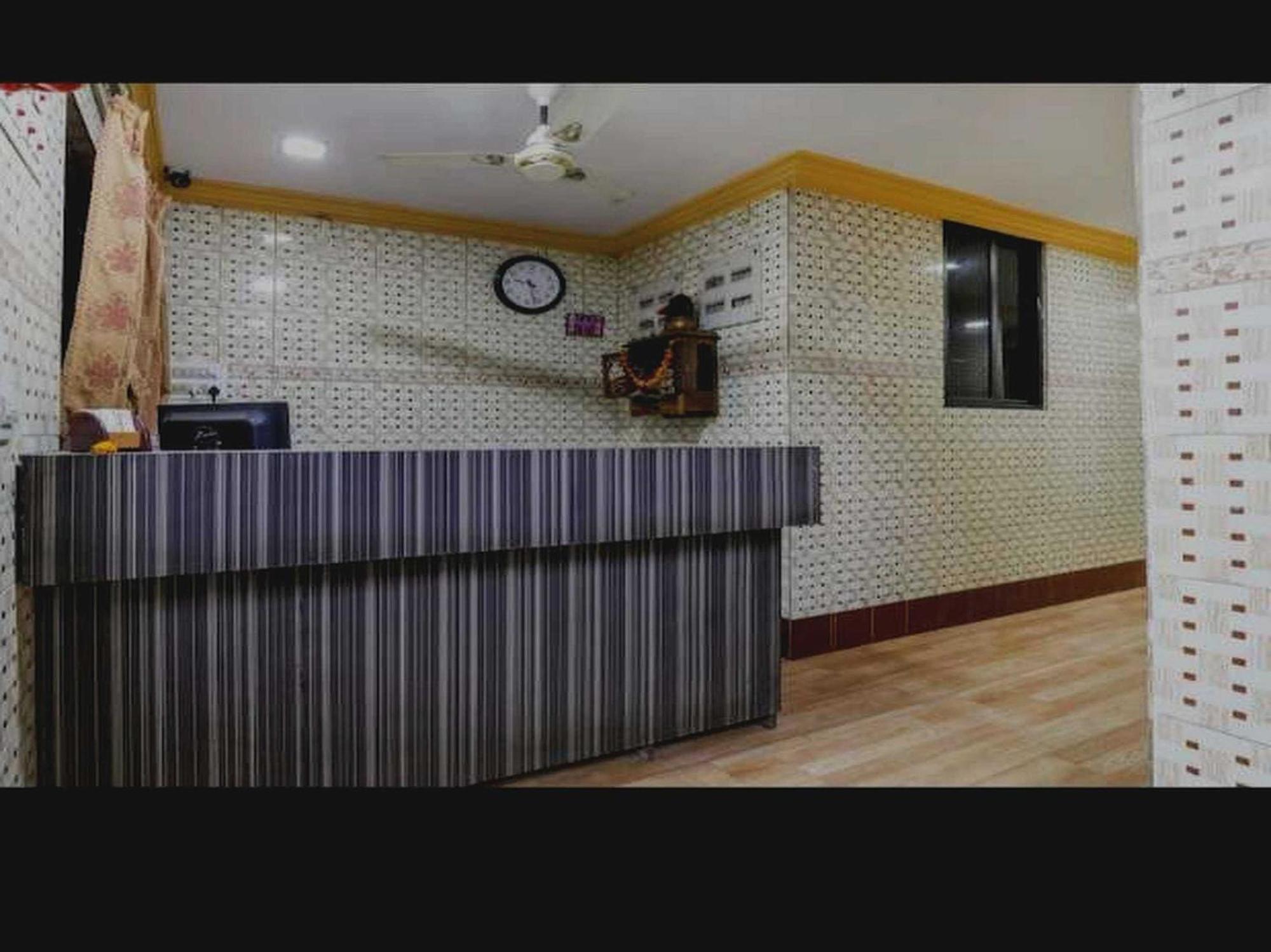 Oyo Hotel Apsara Guest House Ahmedabad Esterno foto