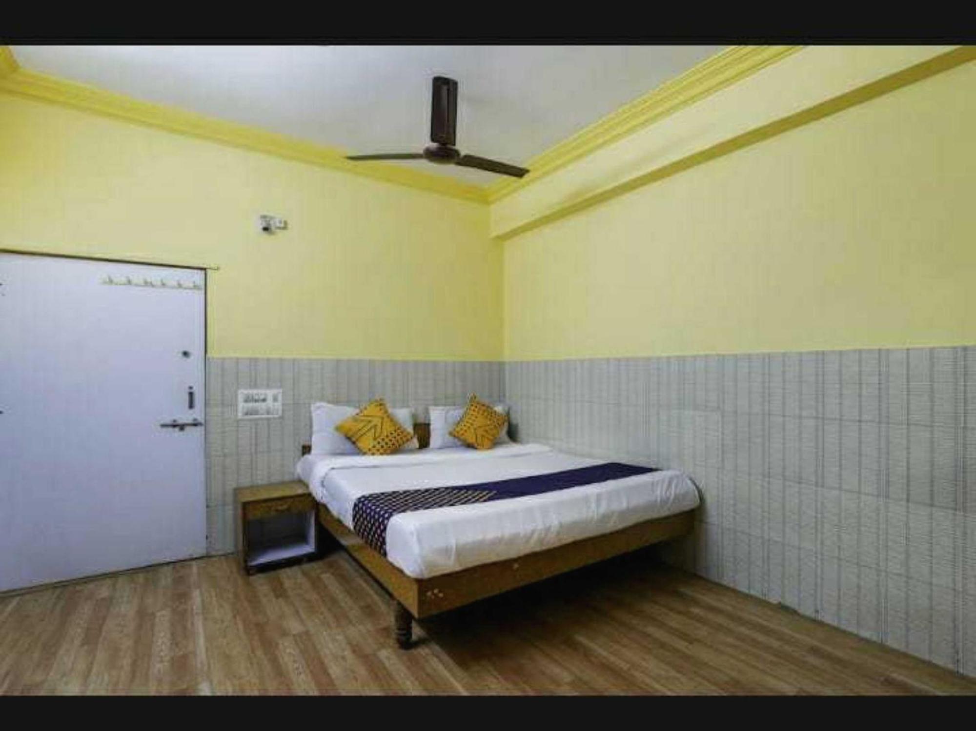 Oyo Hotel Apsara Guest House Ahmedabad Esterno foto