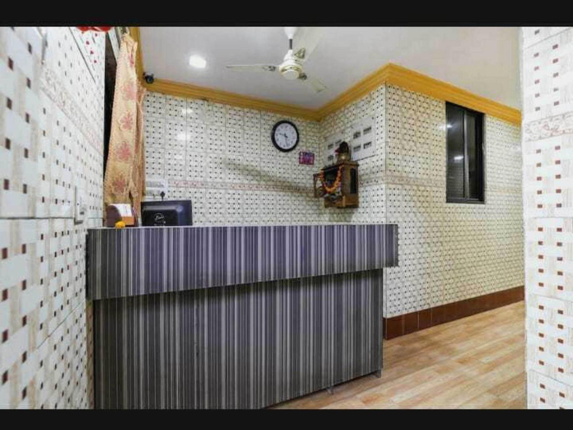 Oyo Hotel Apsara Guest House Ahmedabad Esterno foto